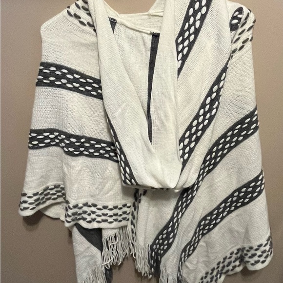 Asymmetrical  Hooded Poncho - Picture 2 of 2